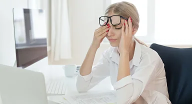 Bilgisayar ve telefon kullananlar dikkat! Göz sağlığı için en büyük yanılgı ortaya çıktı