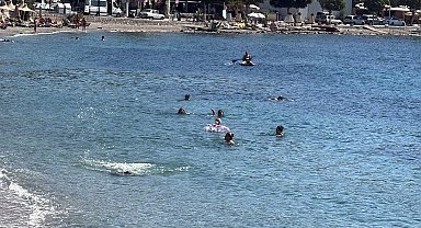 Bodrum'da ekim ayında turistlerin deniz keyfi