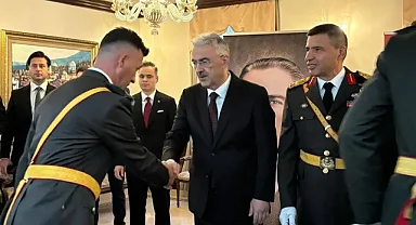 Bursa’da 29 Ekim kutlamaları: Protokol Valilik binasında bayramlaştı