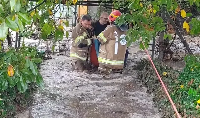 Bursa’da bir aile selde mahsur kaldı!