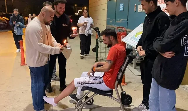 Bursa’da kaza geçiren sürücüye hastanede doğum günü sürprizi