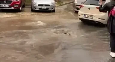 Bursa’da pazar yerleri ve sokaklar göle döndü