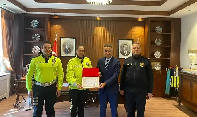 Bursa polisinin örnek hareketi ödülsüz kalmadı