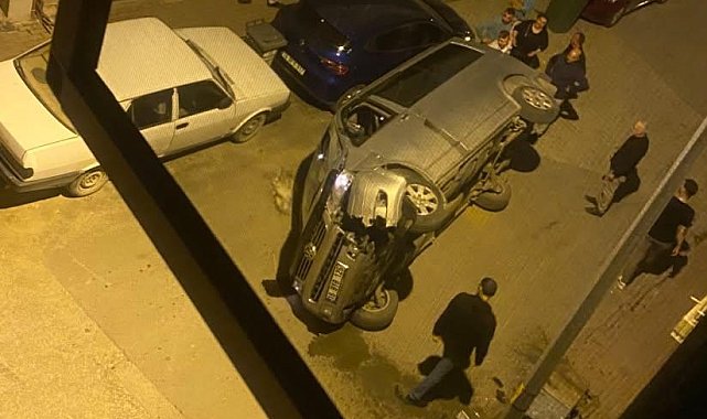 Bursa'da elektrik panosuna çarpıp devrilen minibüsün sürücüsü kaçtı