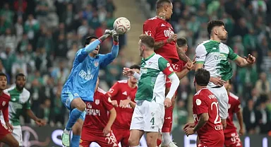 Bursaspor evinde rahat kazandı, zirveye çok yaklaştı!