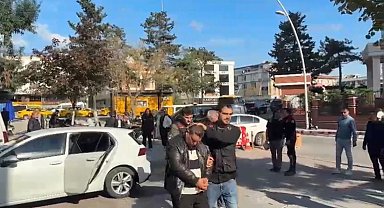 Büyükçekmece'de memurluk vaadiyle 5 kişiyi dolandıran sahte savcı tutuklandı