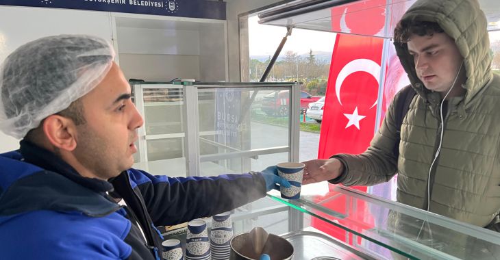 Büyükşehirden öğrencilere sıcak çorba