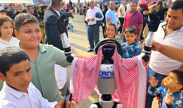CANİKMAN, TEKNOFEST Güneydoğu'da puşi takıp dans etti