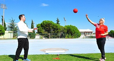 Dünya şampiyonasına, 20 yıl sonra spora döndürdüğü eşiyle hazırlanıyor