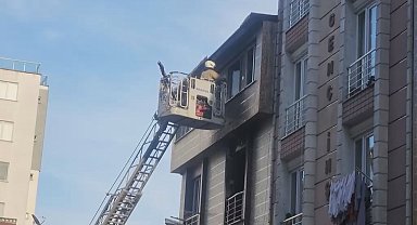 Esenyurt'ta 5 katlı binada yangın; mahsur kalan 5 kişi kurtarıldı