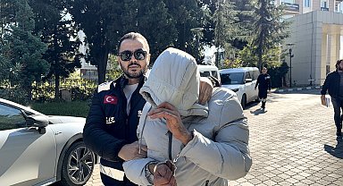 Eşini kıskançlık nedeniyle bacak ve sırtından bıçakla yaraladı