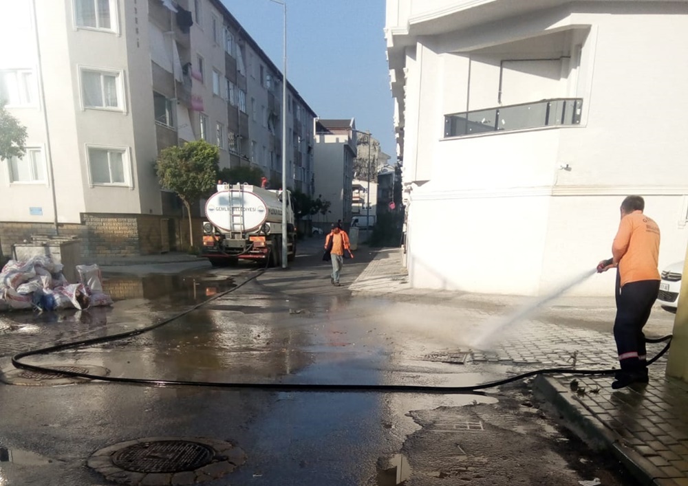 Gemlik Belediyesi her sokağa hizmet götürüyor