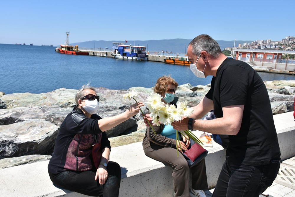 Gemlik Belediyesi’nden Anneler Günü jesti