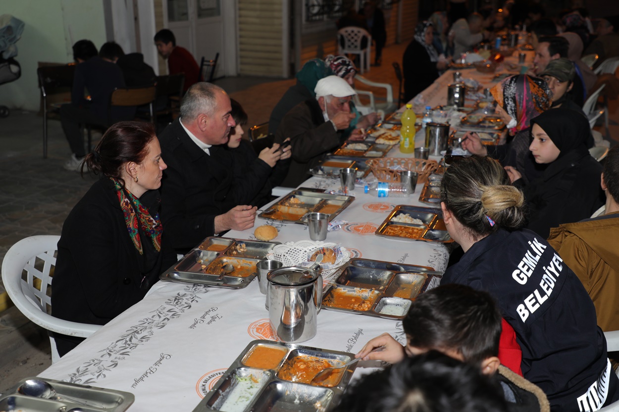 Gemlik’e ramazan bereket ve neşesiyle geldi