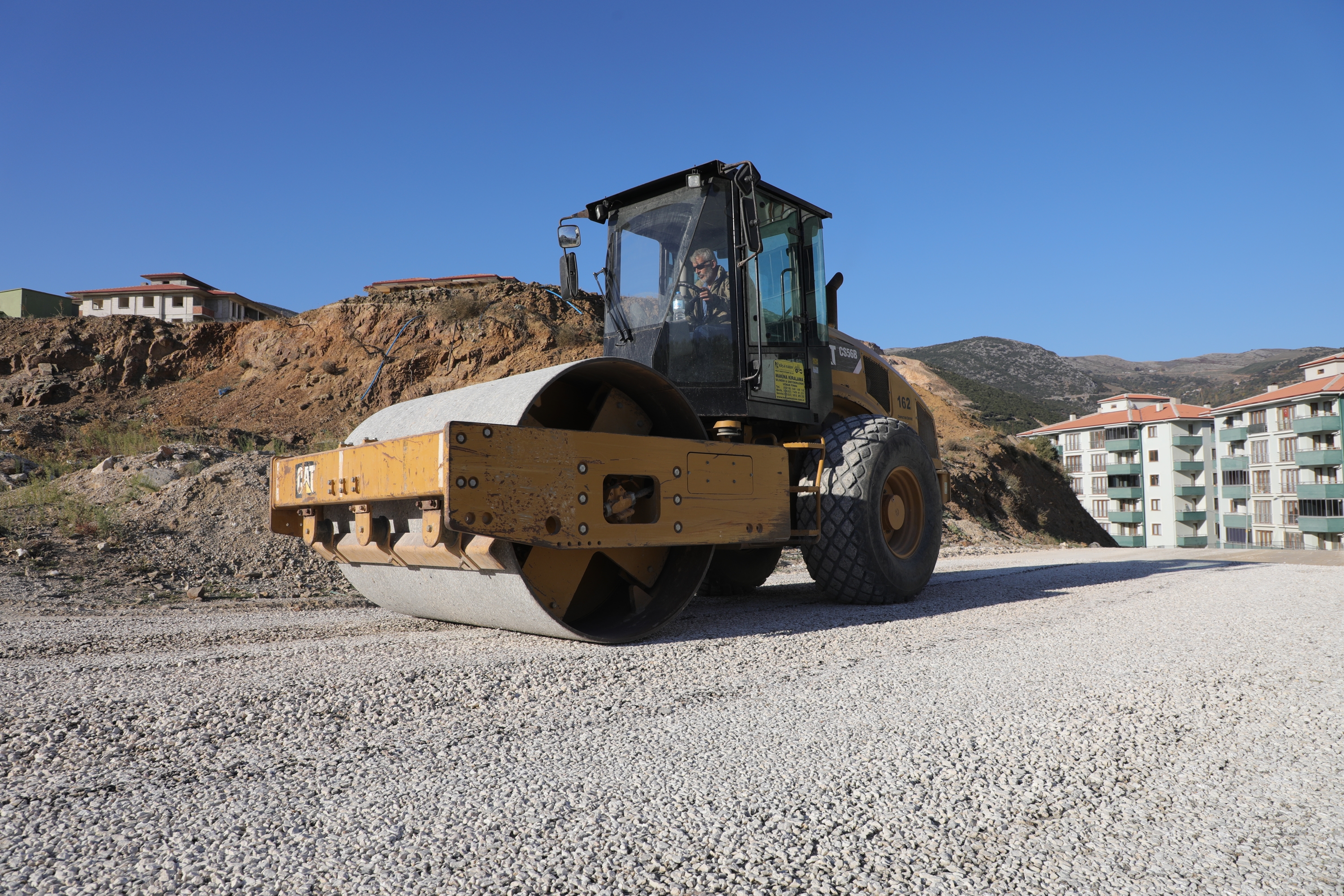 Gemlik’te 2022’de dört koldan yol çalışması