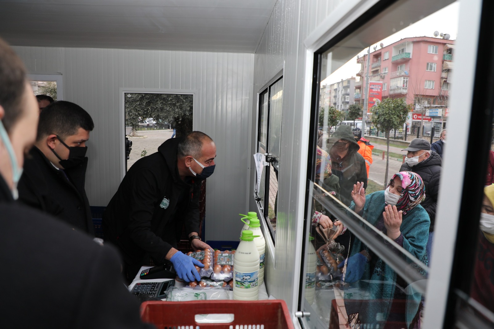 Gemlik’te “Halk Büfe”ler hizmete girdi
