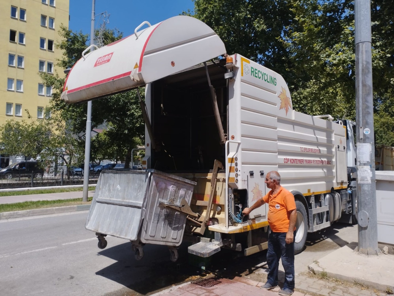 Gemlik’te temizlik seferberliği sürüyor