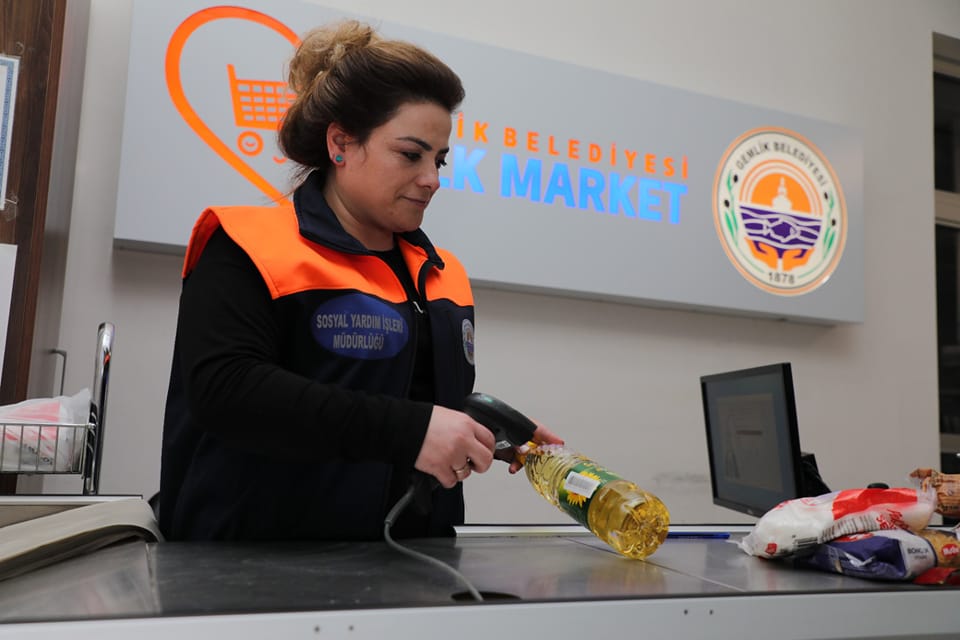 Gemlik’teki bu markette para geçmiyor