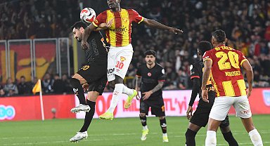Göztepe Anthony Dennis'i aradı