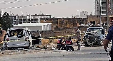 Hafif ticari araç önce belediye personeline, ardından kamyonete çarptı: 1 ölü, 2 yaralı