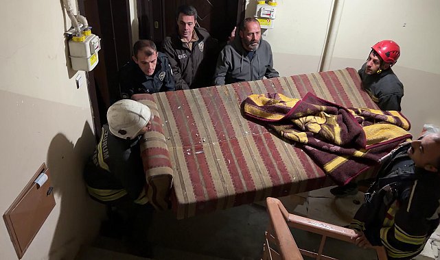 Hapis cezasıyla aranan firari çatıya kaçtı, itfaiye çekyatla önlem aldı