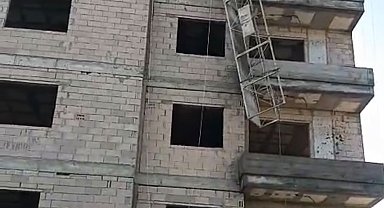 İnşaat işçisi 2 kardeş, iskeleden düştü; 1 ölü, 1 yaralı