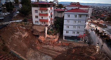 Kahramanmaraş'ta temel kazısında toprak kaydı, 2 bina boşaltıldı