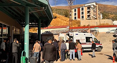 Kamyonetle otomobil çarpıştı; Hafsa Nur bebek öldü, 7 yaralı