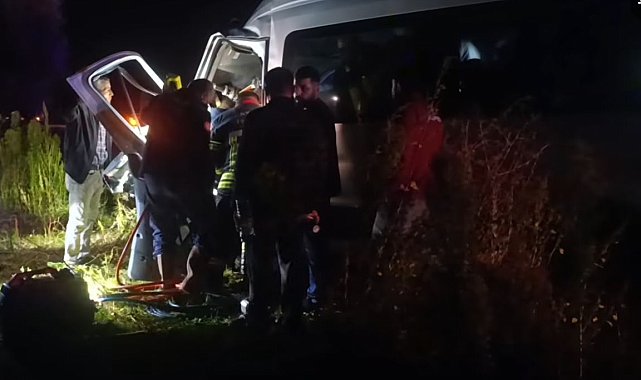 Kayseri'de iş makinesi ile 2 işçi servisi çarpıştı: 1 ölü, 15 yaralı