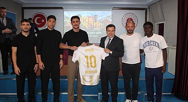 Kayserisporlu futbolculardan Çocuk ve Gençlik Kapalı Ceza İnfaz Kurumu'na ziyaret