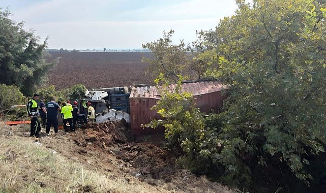 Kontrolden çıkan TIR, tarlaya uçtu: 1 yaralı