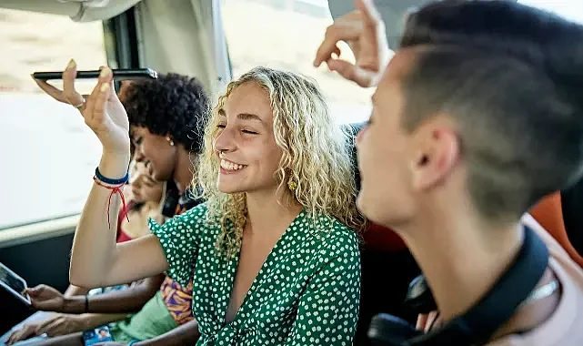 Kulaklıksız müzik dinleyenlere para cezası geliyor