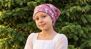 Lösemiden hayatını kaybeden 9 yaşındaki Ada, balonlarla son yolculuğuna uğurlandı