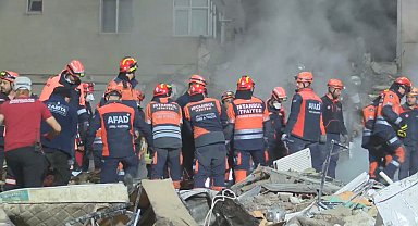 Maltepe'de çöken binadaki arama çalışmalarında enkazdan 1 kişi çıkarıldı Haber eklendi