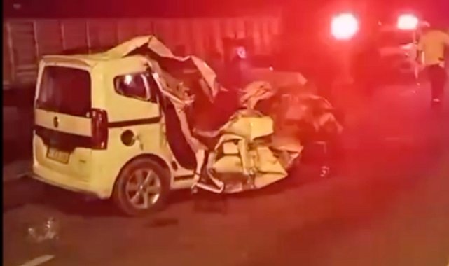 Mardin'de hafif ticari araç TIR'a çarptı: 6 yaralı