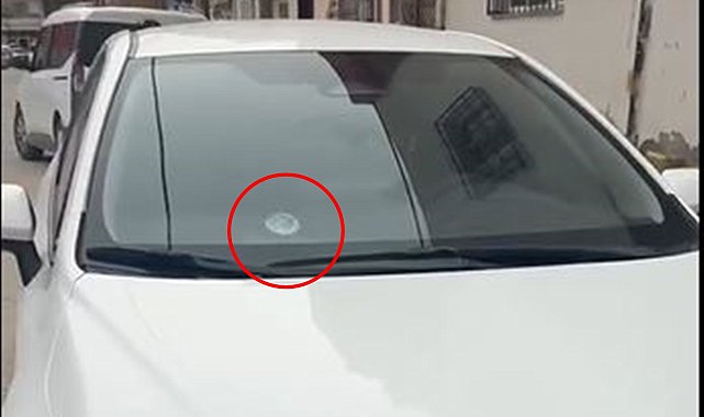 Mardin'de park halindeki otomobile yorgun mermi isabet etti