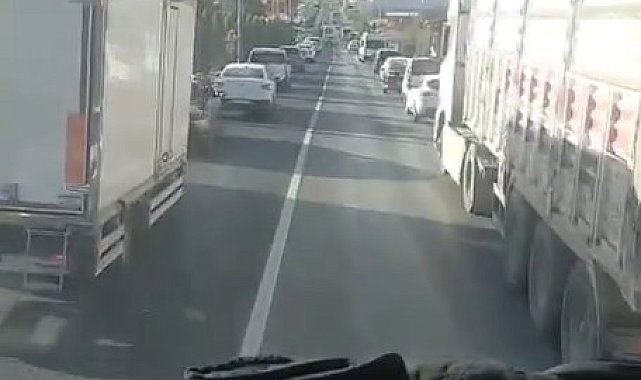 Mardin'de sürücüler, itfaiye aracına 'fermuar yöntemiyle' yol verdi