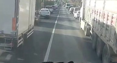 Mardin'de sürücüler, itfaiye aracına 'fermuar yöntemiyle' yol verdi