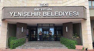 Mersin'de Büyükşehir ve 2 ilçe belediyesine operasyon; Vahap Seçer dahil, 59 gözaltı