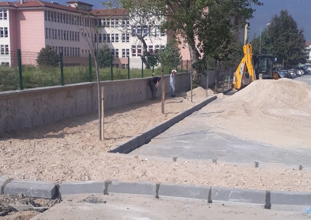 Milli Eğitim ve Körfez Ortaokulu’nda çevre düzenlemesi