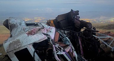 Niğde'de devrilen vincin sürücüsü yaralandı