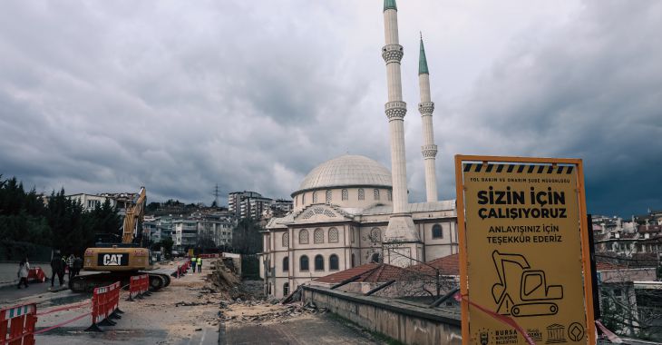 Nilüfer'de çöken istinat duvarı yenileniyor