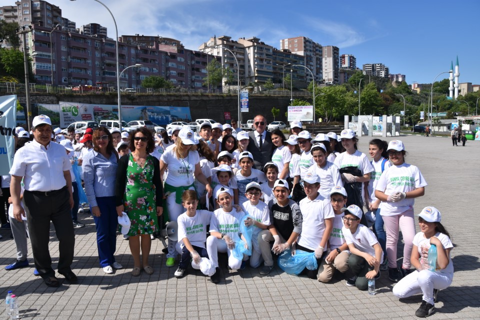 ÖĞRENCİLERDEN ÇEVRE BİLİNCİ KAMPANYASI