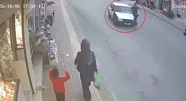 Otomobilin çarpacağını anlayınca sıçrayıp, yan aynaya tutundu; kaza kamerada