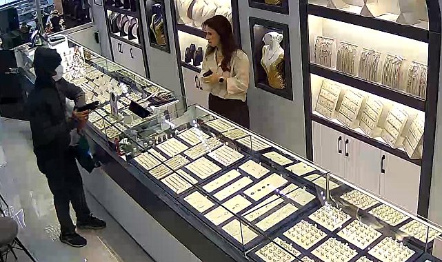 Oyuncak tabancayla kuyumcuyu soymaya kalktı, alarma basılınca kaçtı