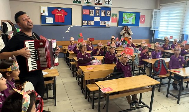 Portekiz'li öğretmenler Avcılar'da; öğrencilerle şarkı söyleyip oyun oynadılar