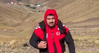 Rıza Kayaalp, dünya şampiyonalarında 11'inci madalya için Erzurum'da oksijen depoluyor