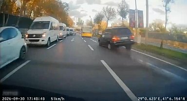 Sarıyer'de karşı yöne geçen cipin, İETT otobüsüne çarptığı kazanın görüntüleri ortaya çıktı