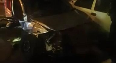 Sarıyer'de otomobil park halindeki 6 araca çarptı: 3 yaralı