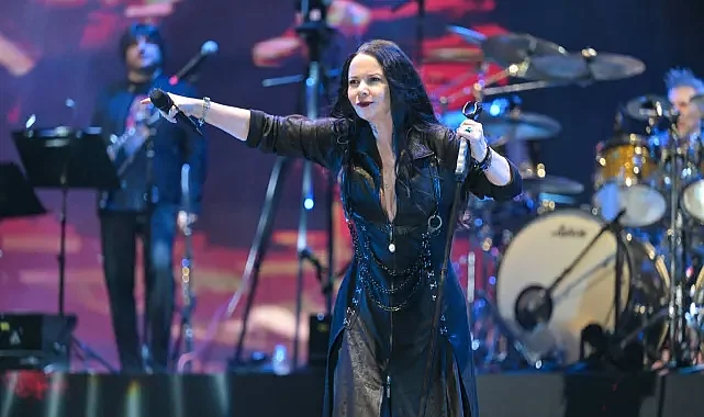 Şebnem Ferah yıllar sonra Bursa’da konser verdi